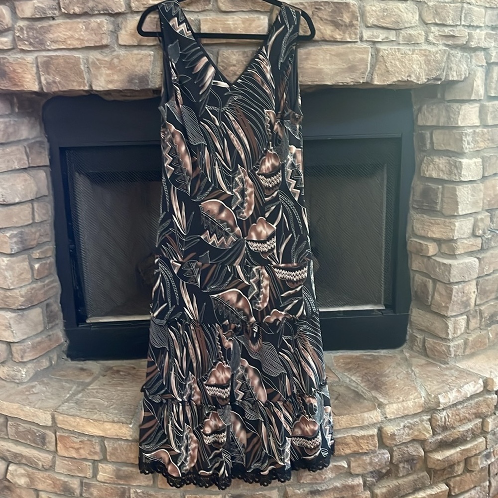 Black and tan double V neck dress with leaf pattern and rows of ruffles. 16W - Picture 2 of 11